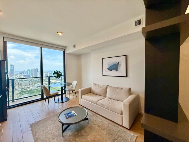 398 NE 5th Street 3907, Miami, FL 33132