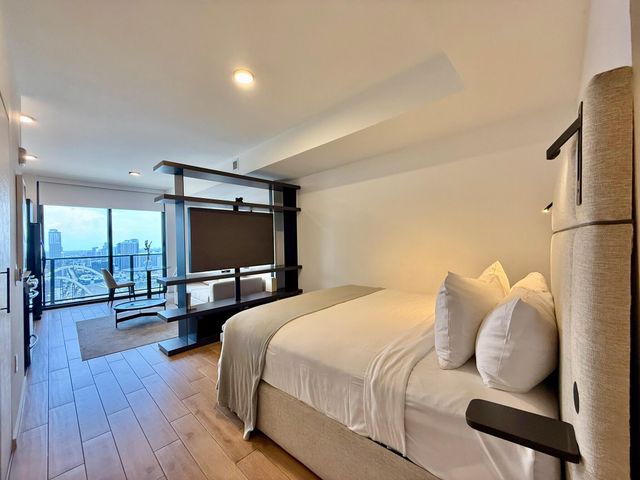 398 NE 5th Street 3907, Miami, FL 33132