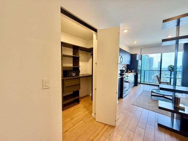 398 NE 5th Street 3907, Miami, FL 33132