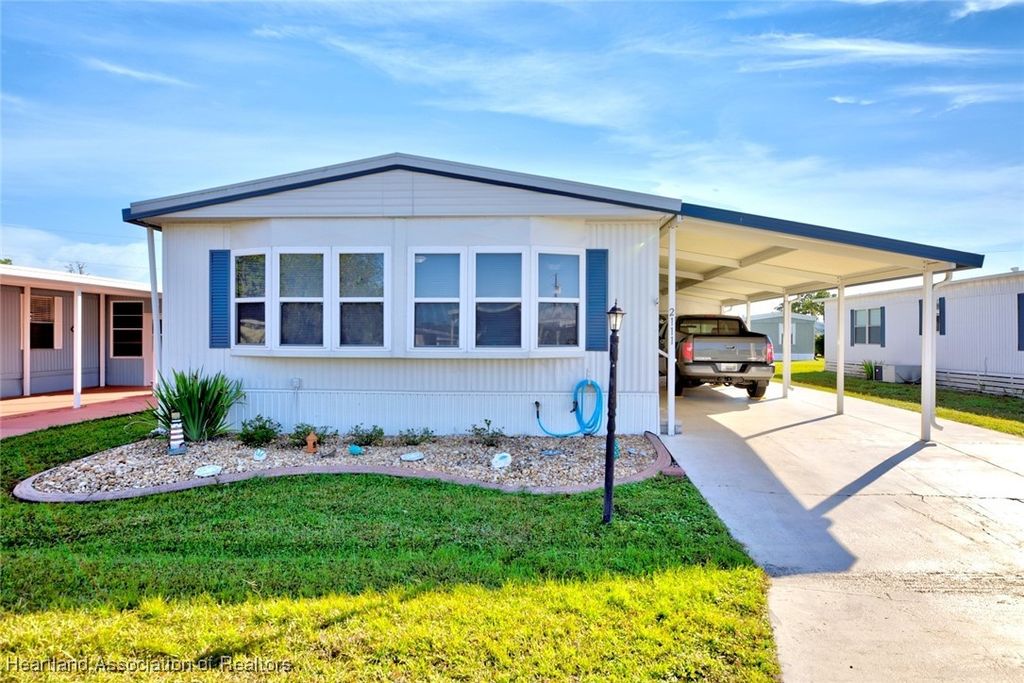 2111 Jacaranda Way, Sebring, FL 33872