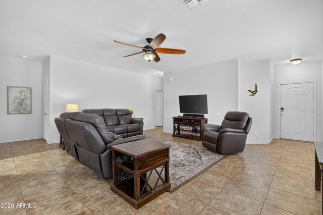 566 E RENEGADE Place, San Tan Valley, AZ 85143