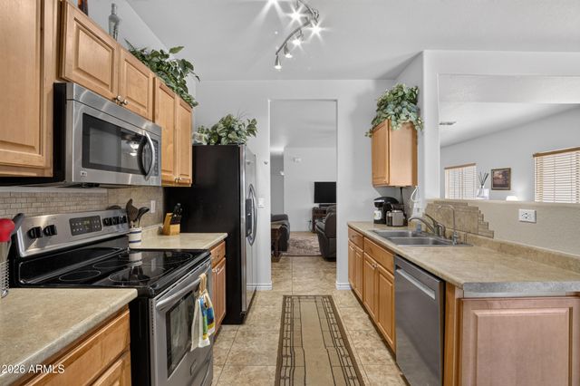 566 E RENEGADE Place, San Tan Valley, AZ 85143