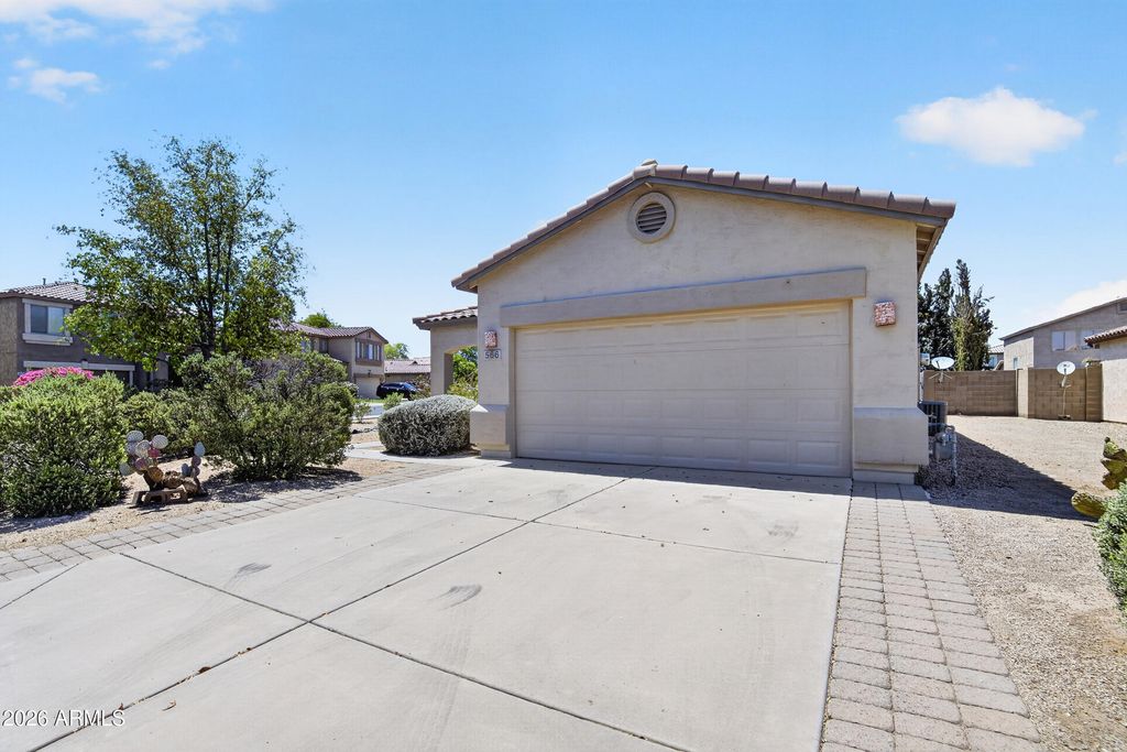 566 E RENEGADE Place, San Tan Valley, AZ 85143 — photo 2