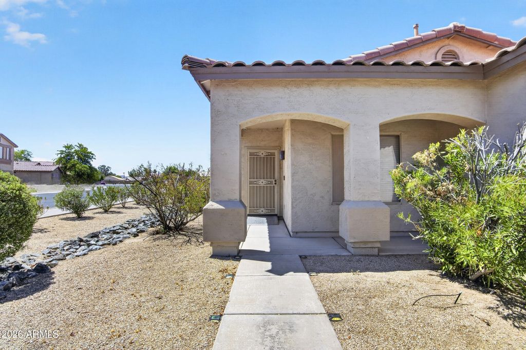 566 E RENEGADE Place, San Tan Valley, AZ 85143 — photo 4