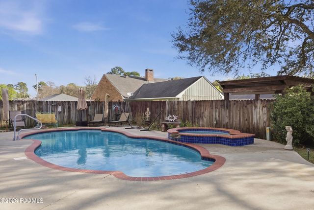 420 Rosemount Drive, New Iberia, LA 70560