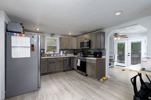 62 Grove St, Spencer, MA 01562