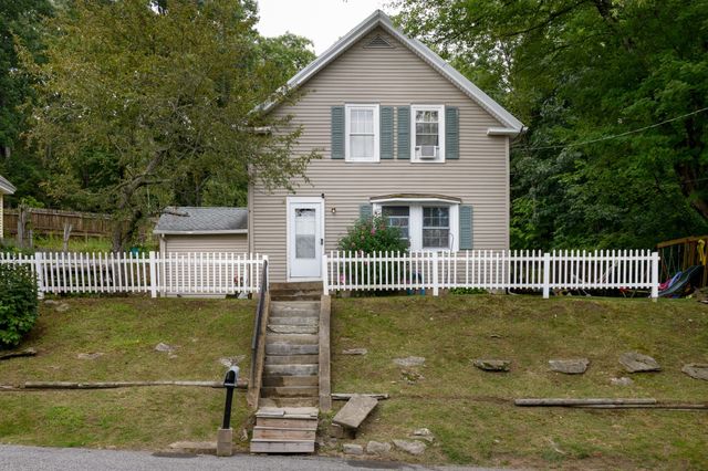 62 Grove St, Spencer, MA 01562