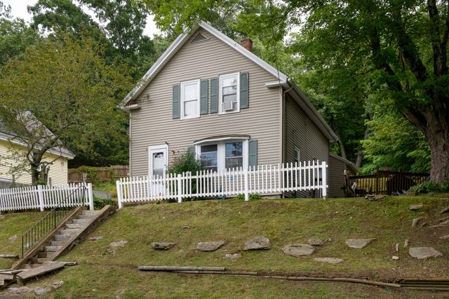 62 Grove St, Spencer, MA 01562