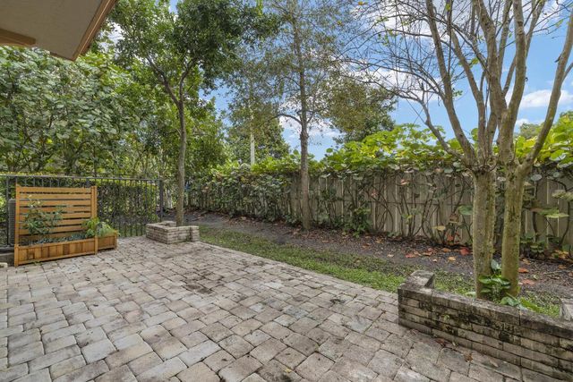 3950 Devenshire Court, Coconut Creek, FL 33073