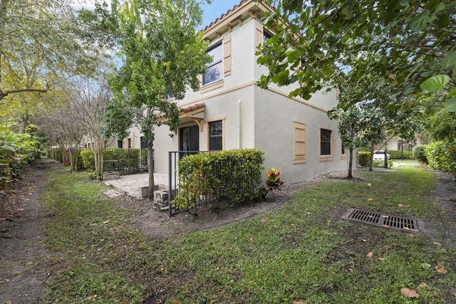 3950 Devenshire Court, Coconut Creek, FL 33073