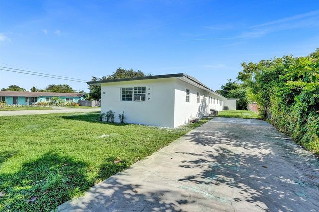 5657 Grant St, Hollywood, FL 33021