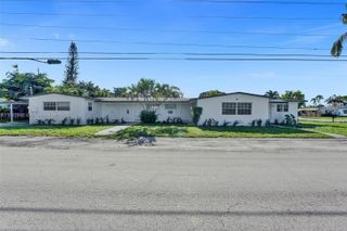 5657 Grant St, Hollywood, FL 33021