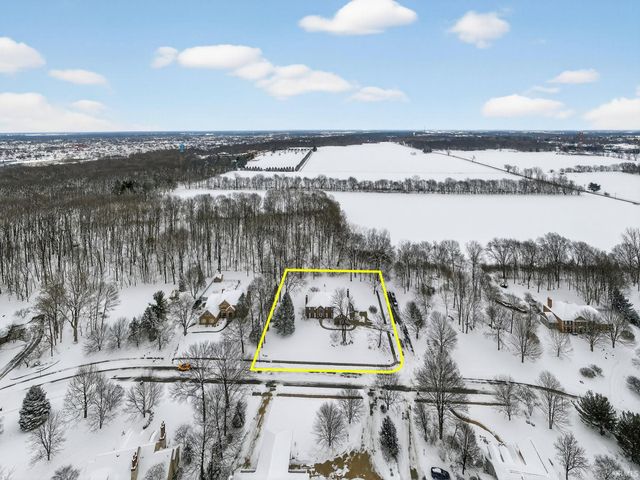 3334 Deer Lake Drive, South Bend, IN 46614