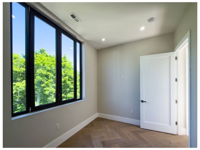 1 Jackson Street PH, Newton, MA 02459