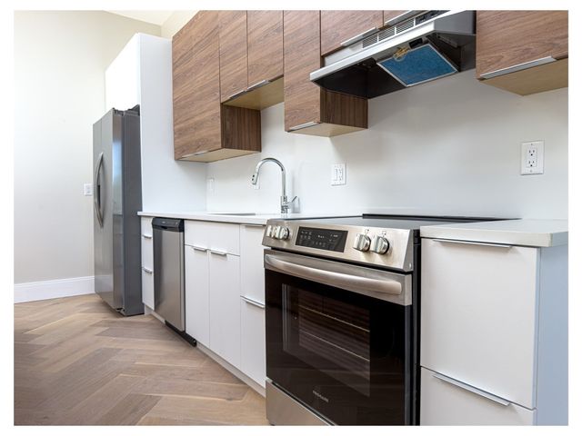 1 Jackson Street PH, Newton, MA 02459