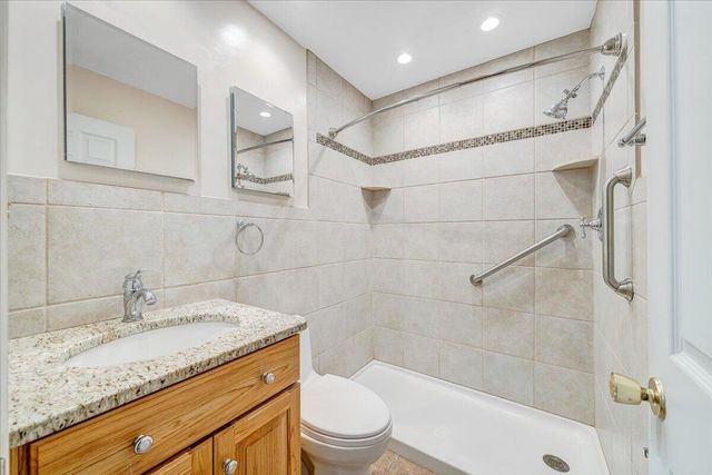 2009 Montclair DR, Roanoke, VA 24019