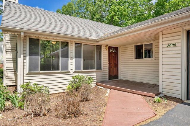 2009 Montclair DR, Roanoke, VA 24019