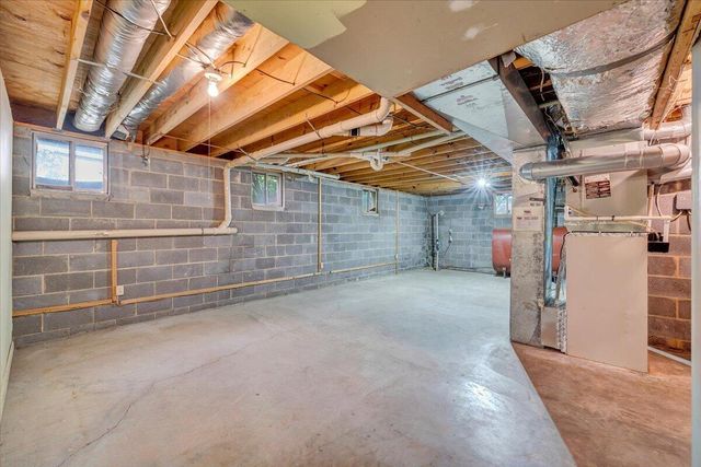 2009 Montclair DR, Roanoke, VA 24019