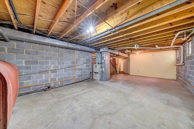 2009 Montclair DR, Roanoke, VA 24019