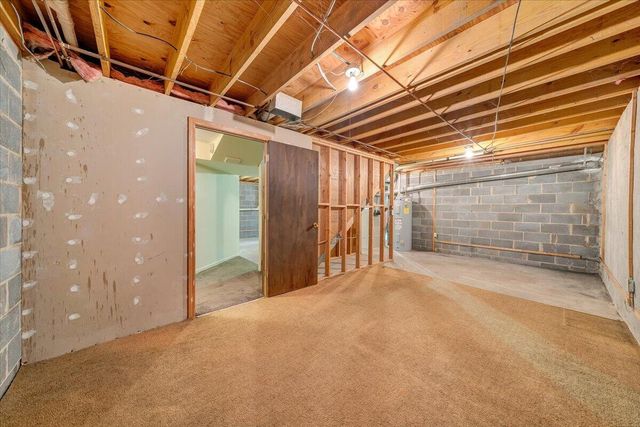 2009 Montclair DR, Roanoke, VA 24019