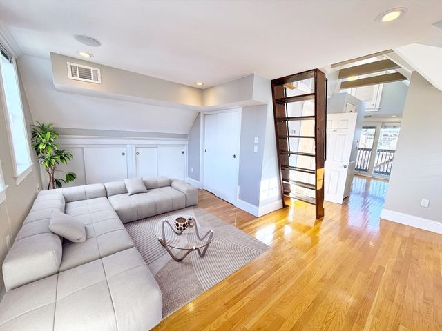 37 Fenton St 3, Boston, MA 02122