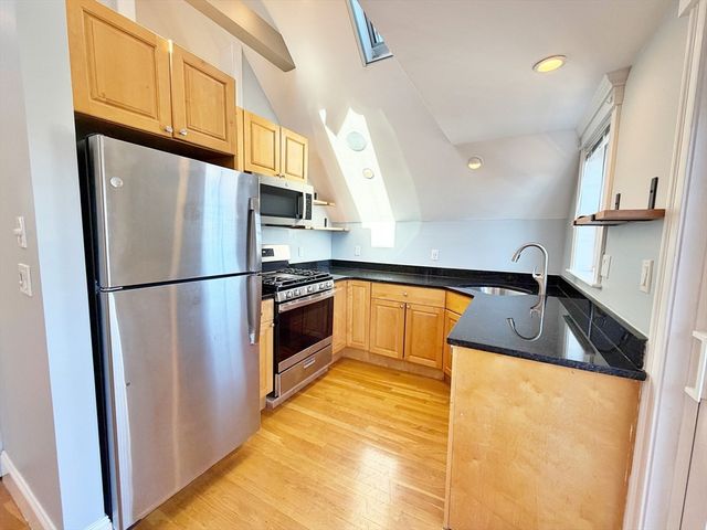 37 Fenton St 3, Boston, MA 02122