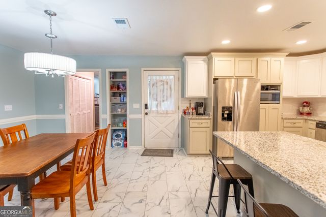 1194 Blackshear Hwy, Baxley, GA 31513