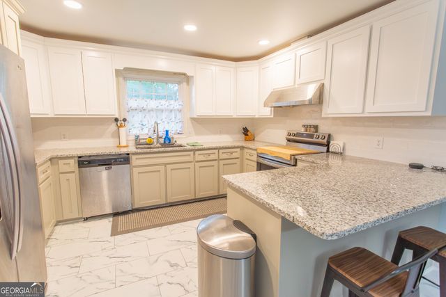1194 Blackshear Hwy, Baxley, GA 31513