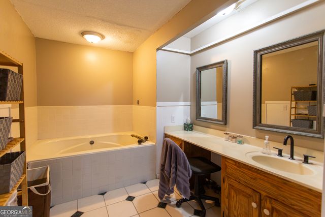 1194 Blackshear Hwy, Baxley, GA 31513