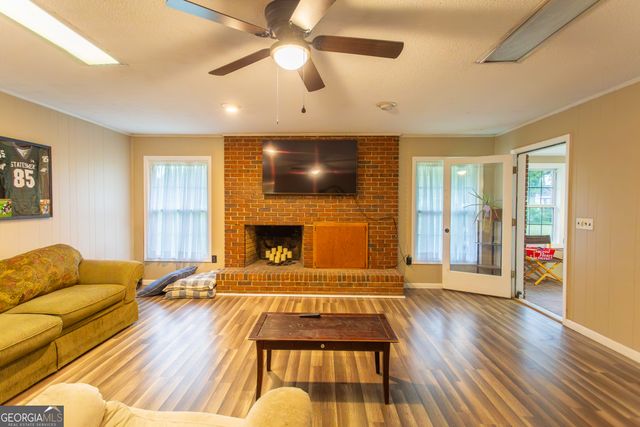 1194 Blackshear Hwy, Baxley, GA 31513