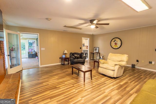 1194 Blackshear Hwy, Baxley, GA 31513