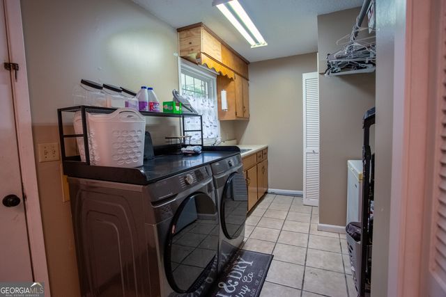 1194 Blackshear Hwy, Baxley, GA 31513