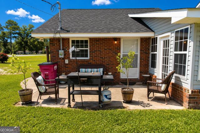 1194 Blackshear Hwy, Baxley, GA 31513
