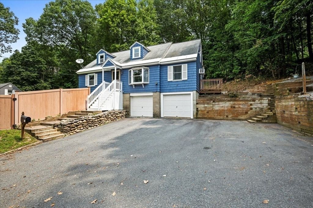 61 Elmwood St, Auburn, MA 01501