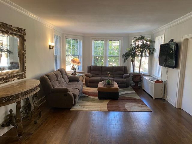 1215 W Lunt Avenue 1A, Chicago, IL 60626