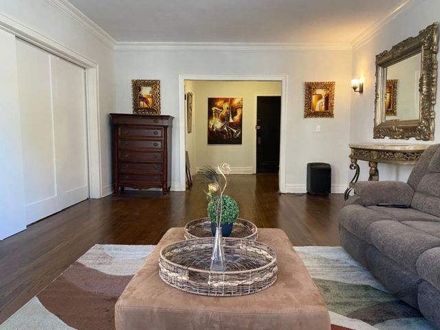 1215 W Lunt Avenue 1A, Chicago, IL 60626