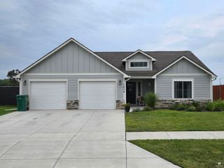 1604 Glen Eagles Drive, Abilene, KS 67410