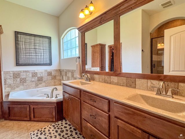 1016 Lobdell Drive, Manhattan, KS 66503