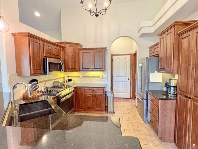 1016 Lobdell Drive, Manhattan, KS 66503
