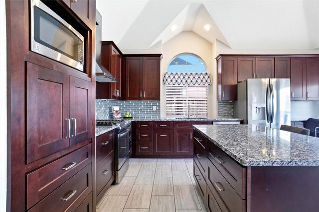 2813 Halsey Drive, Flower Mound, TX 75028