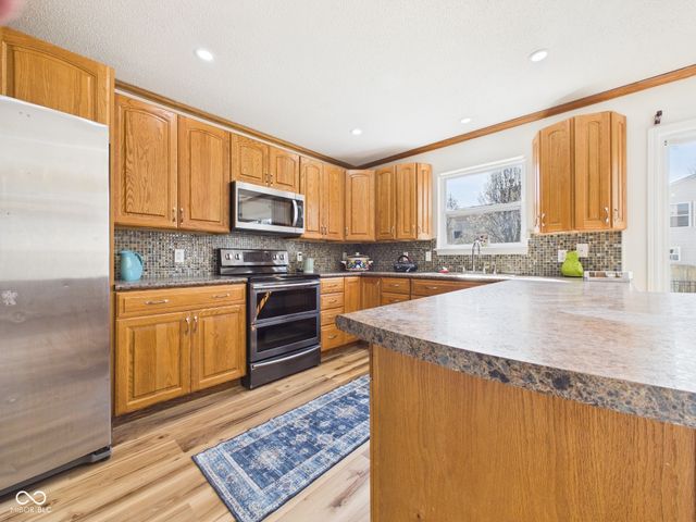 9511 W Quarter Moon Drive, Pendleton, IN 46064