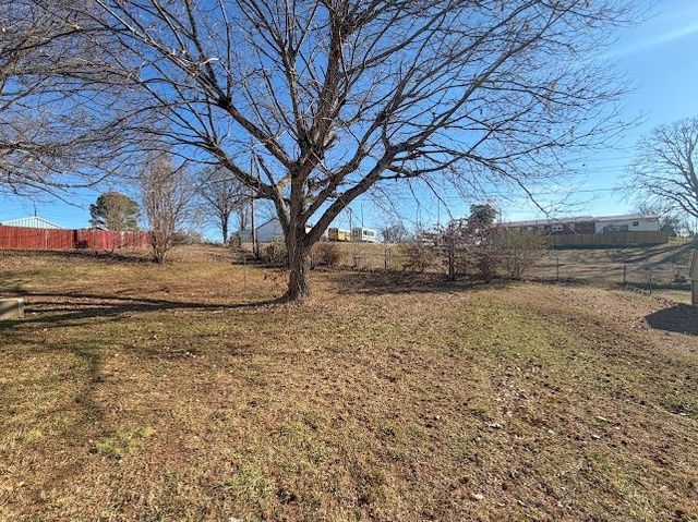1704 Walnut Ave, Lawrenceburg, TN 38464