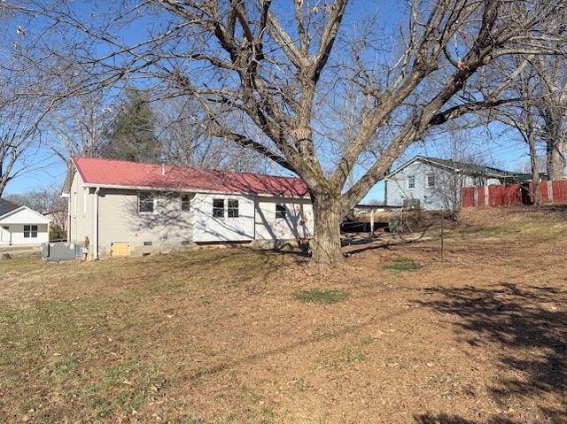 1704 Walnut Ave, Lawrenceburg, TN 38464