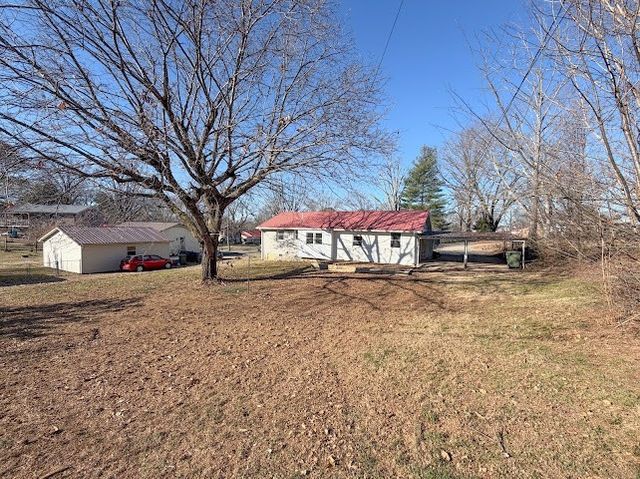 1704 Walnut Ave, Lawrenceburg, TN 38464