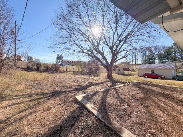 1704 Walnut Ave, Lawrenceburg, TN 38464