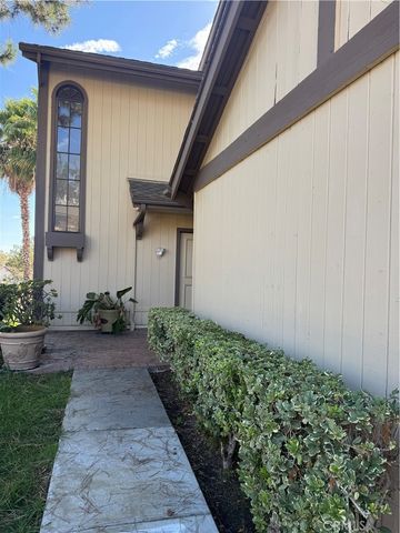 2310 Applewood, Fullerton, CA 92833