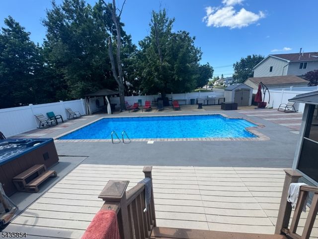 9 Wallace Ln, Woodland Park, NJ 07424