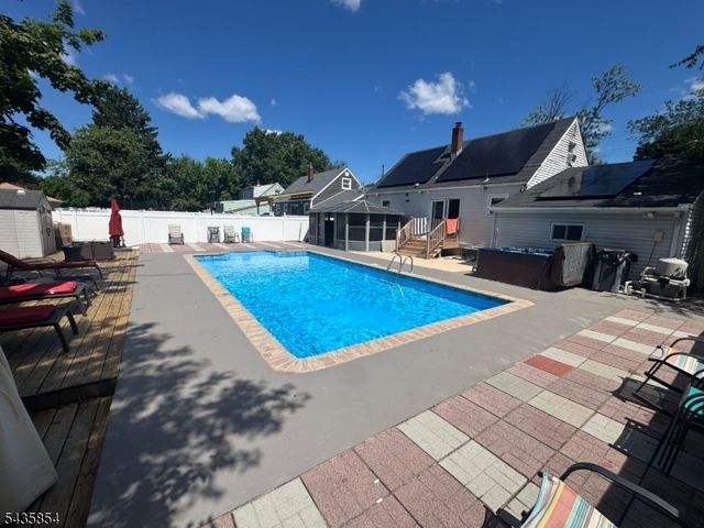 9 Wallace Ln, Woodland Park, NJ 07424