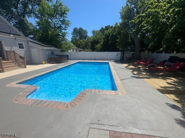 9 Wallace Ln, Woodland Park, NJ 07424