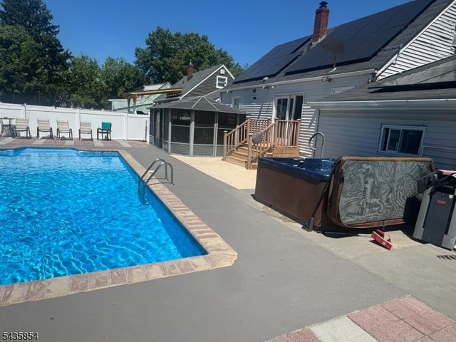 9 Wallace Ln, Woodland Park, NJ 07424